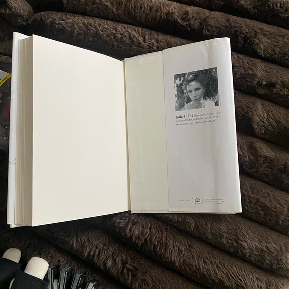 In the Woods by Tana First edition - Picture 6 of 8